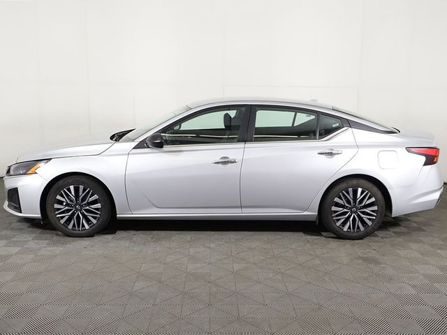 2024 Nissan Altima 2.5 SV Sedan - 22918685 - 13