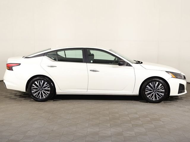 2024 Nissan Altima 2.5 SV Sedan - 22926635 - 14