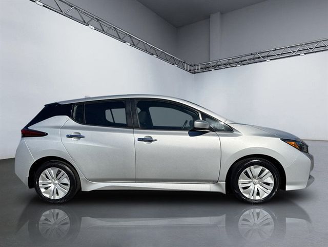 2024 Nissan Leaf S Hatchback - 22927656 - 2