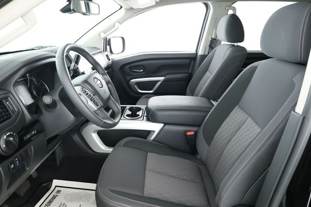 2024 Nissan Titan 4x4 Crew Cab SV with Convenience & Accessory Utility Packages - 22921325 - 16