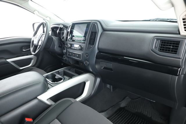 2024 Nissan Titan 4x4 Crew Cab SV with Convenience & Accessory Utility Packages - 22921325 - 21