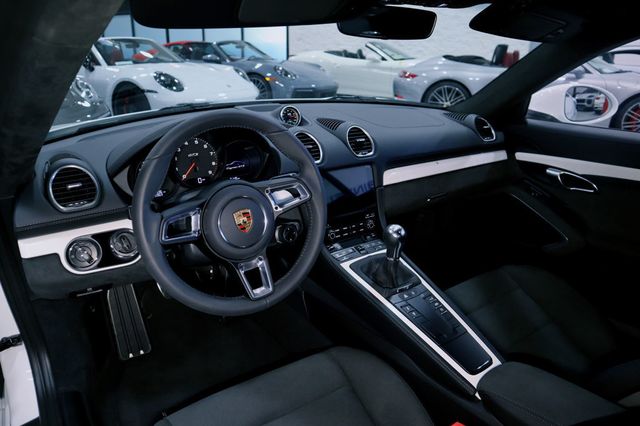 2024 Porsche 718 GTS 4.0 COUPE WHITE...596 Miles...Rare 6sp Manual - 22706186 - 29