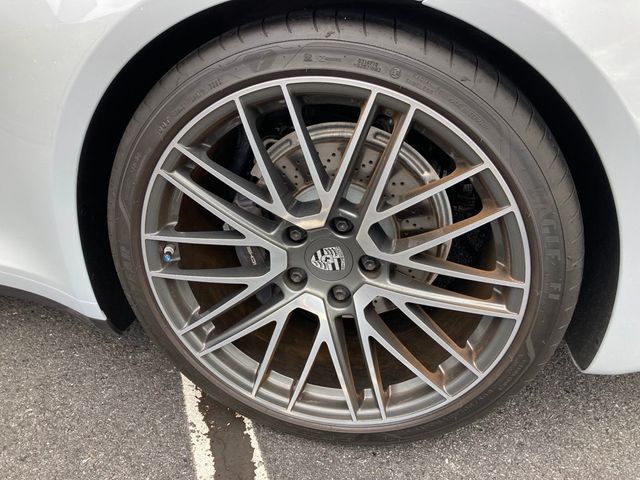 2024 Porsche 911 Carrera Coupe - 22939613 - 32