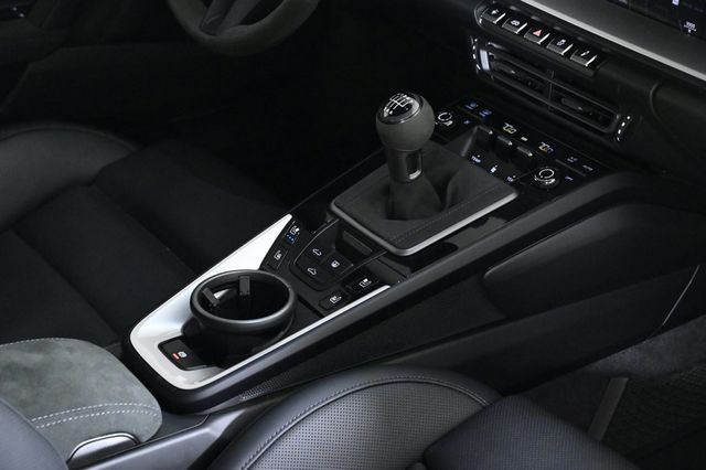 2024 Porsche 911 Carrera GTS - 22877925 - 25