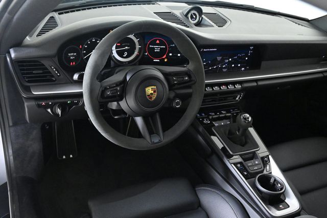 2024 Porsche 911 Carrera GTS - 22877925 - 3