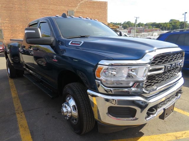 2024 Ram 3500 Tradesman 4x4 Crew Cab 8' Box - 22938577 - 2