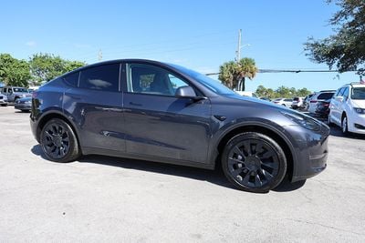 2024 TESLA MODEL Y - 7SAYGDEE1RA255961