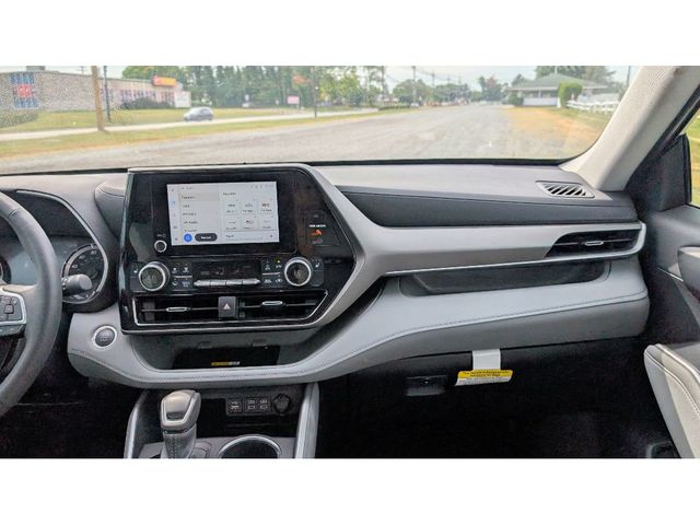 2024 Toyota Highlander XLE FWD - 22912338 - 26