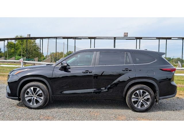 2024 Toyota Highlander XLE FWD - 22912338 - 3