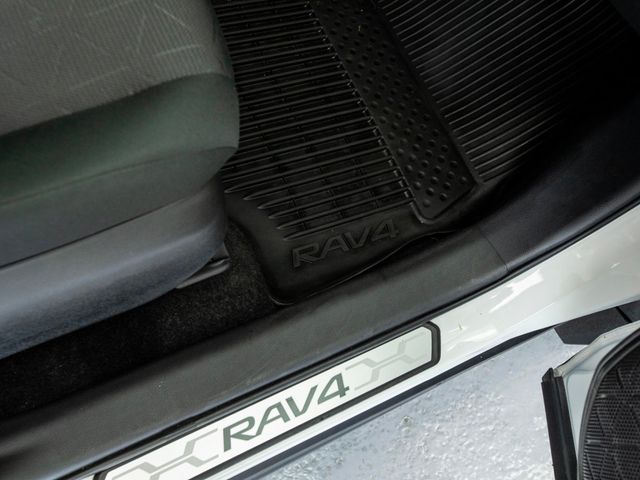 2024 Toyota RAV4 Hybrid XLE AWD - 22904644 - 29