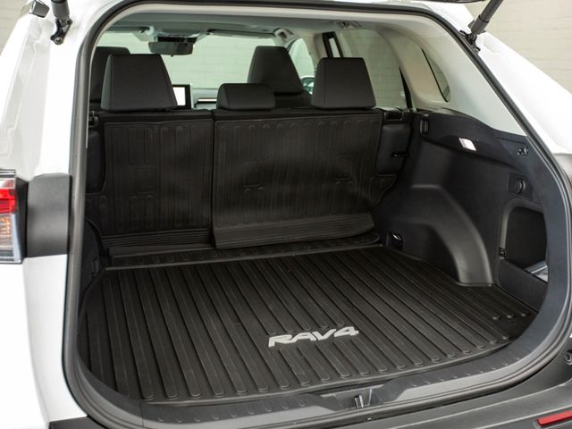 2024 Toyota RAV4 Hybrid XLE AWD - 22904644 - 32