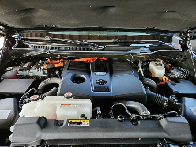 2024 Toyota Sequoia SR5 4WD - 22935827 - 25