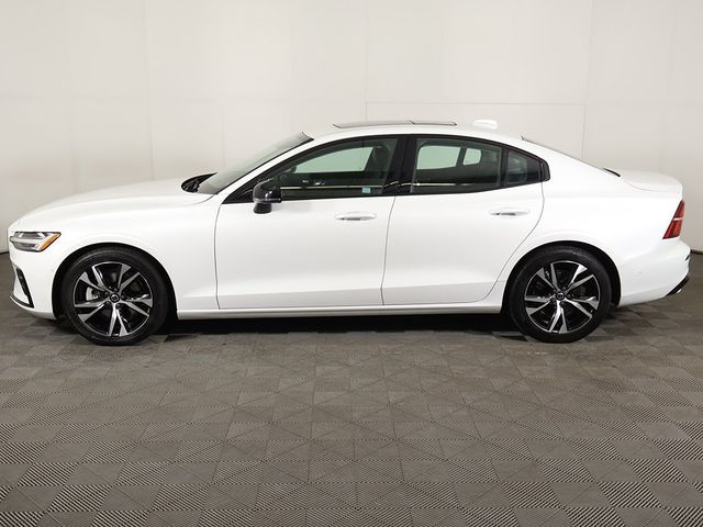 2024 Volvo S60 B5 AWD Plus Dark Theme - 22934452 - 17