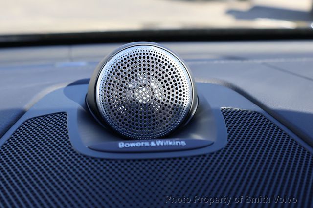 2024 Volvo XC60 Recharge Plug-In Hybrid T8 eAWD PHEV Ultimate Black Edition - 22938075 - 19