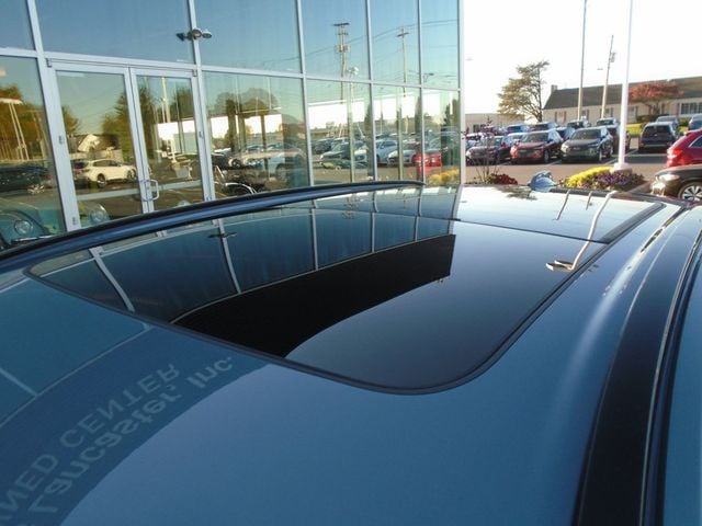 2024 Volvo XC60 Recharge Plug-In Hybrid T8 eAWD PHEV Ultimate Dark Theme - 22937661 - 10