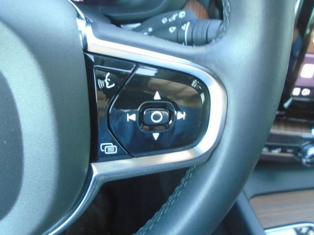 2024 Volvo XC60 Recharge Plug-In Hybrid T8 eAWD PHEV Ultimate Dark Theme - 22937661 - 16