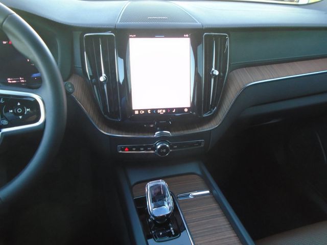 2024 Volvo XC60 Recharge Plug-In Hybrid T8 eAWD PHEV Ultimate Dark Theme - 22937661 - 19