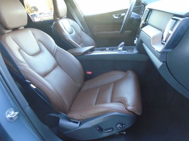 2024 Volvo XC60 Recharge Plug-In Hybrid T8 eAWD PHEV Ultimate Dark Theme - 22937661 - 29