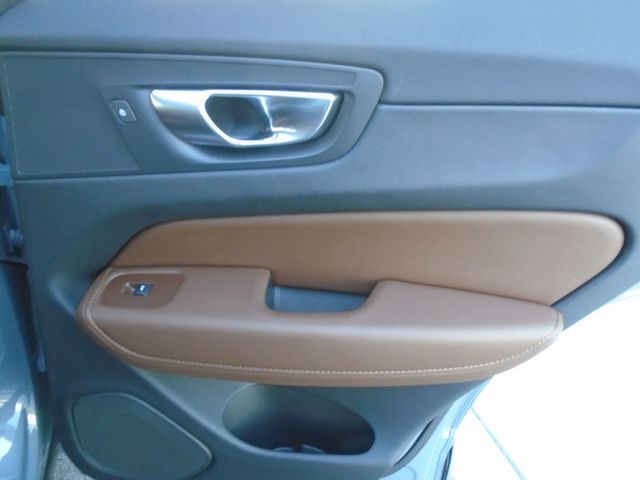 2024 Volvo XC60 Recharge Plug-In Hybrid T8 eAWD PHEV Ultimate Dark Theme - 22937661 - 31