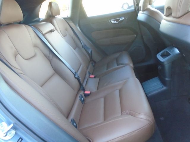 2024 Volvo XC60 Recharge Plug-In Hybrid T8 eAWD PHEV Ultimate Dark Theme - 22937661 - 32