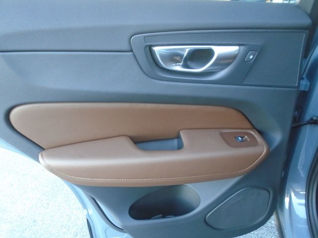 2024 Volvo XC60 Recharge Plug-In Hybrid T8 eAWD PHEV Ultimate Dark Theme - 22937661 - 33