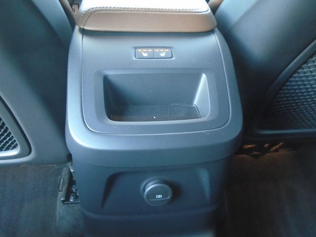 2024 Volvo XC60 Recharge Plug-In Hybrid T8 eAWD PHEV Ultimate Dark Theme - 22937661 - 35