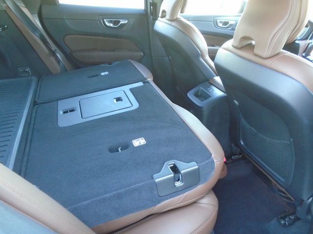 2024 Volvo XC60 Recharge Plug-In Hybrid T8 eAWD PHEV Ultimate Dark Theme - 22937661 - 37