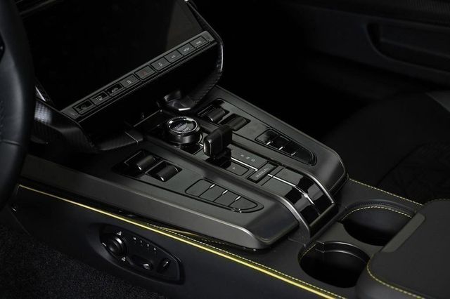 2025 Aston Martin Vanquish Coupe - 22829268 - 17