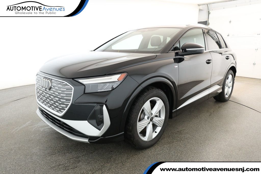 2025 Audi Q4 e-tron Premium 55 quattro with Convenience Package & Beam Rings - 22909891 | Video 1