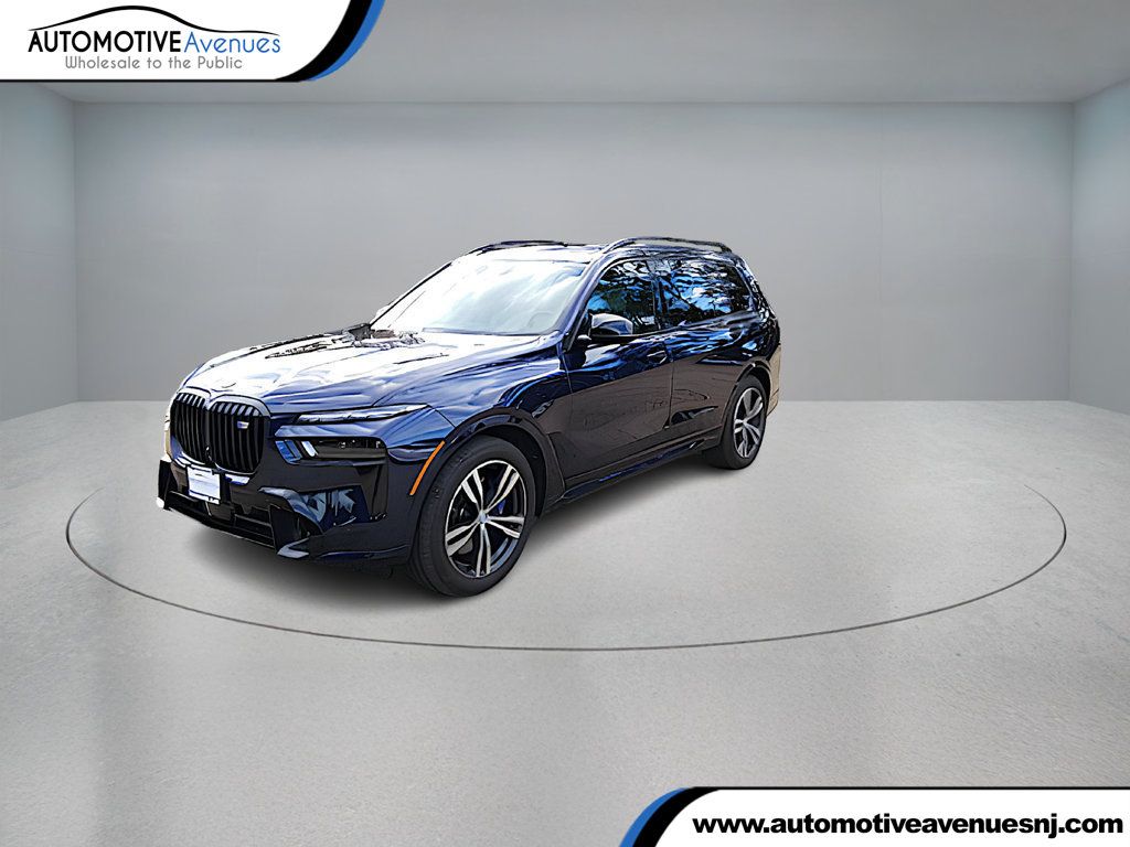 2025 BMW X7 M60i SAV w/ B&W Diamond SS & Driving Assistance Professional Pkg - 22934290 | Video 1
