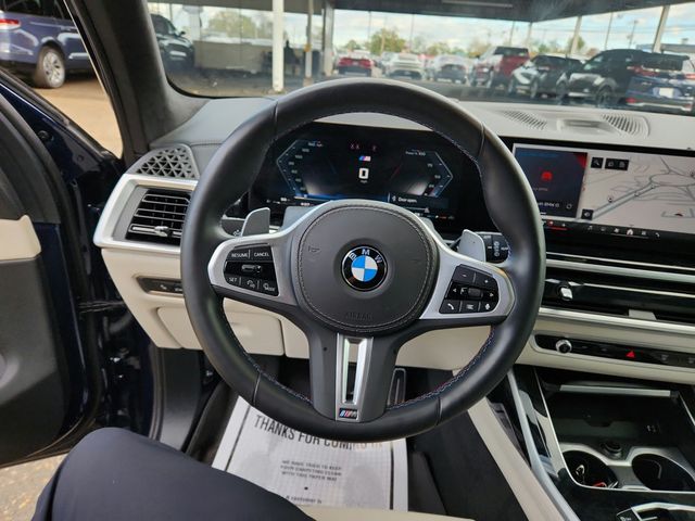 2025 BMW X7 M60i SAV w/ B&W Diamond SS & Driving Assistance Professional Pkg - 22934290 - 15
