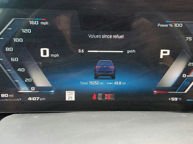 2025 BMW X7 M60i SAV w/ B&W Diamond SS & Driving Assistance Professional Pkg - 22934290 - 17