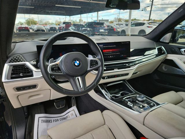 2025 BMW X7 M60i SAV w/ B&W Diamond SS & Driving Assistance Professional Pkg - 22934290 - 22