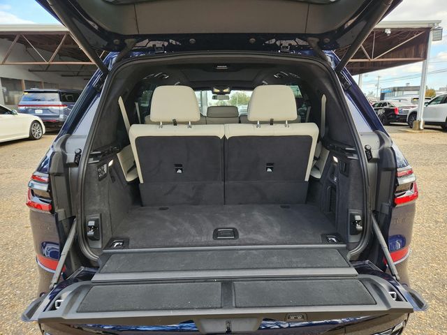 2025 BMW X7 M60i SAV w/ B&W Diamond SS & Driving Assistance Professional Pkg - 22934290 - 23