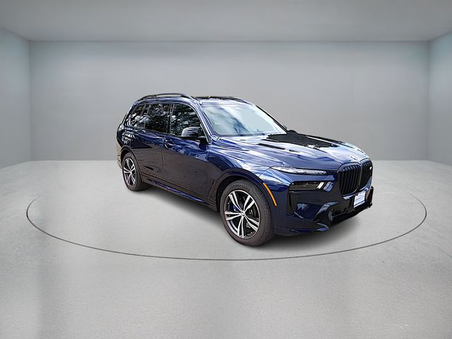 2025 BMW X7 M60i SAV w/ B&W Diamond SS & Driving Assistance Professional Pkg - 22934290 - 3