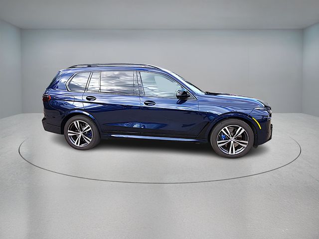 2025 BMW X7 M60i SAV w/ B&W Diamond SS & Driving Assistance Professional Pkg - 22934290 - 4