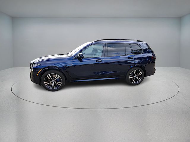 2025 BMW X7 M60i SAV w/ B&W Diamond SS & Driving Assistance Professional Pkg - 22934290 - 5