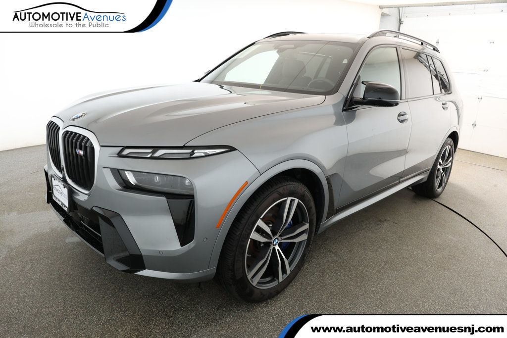2025 BMW X7 M60i SAV w/ Driving Assistance Professional & Executive Packages - 22931500 | Video 1