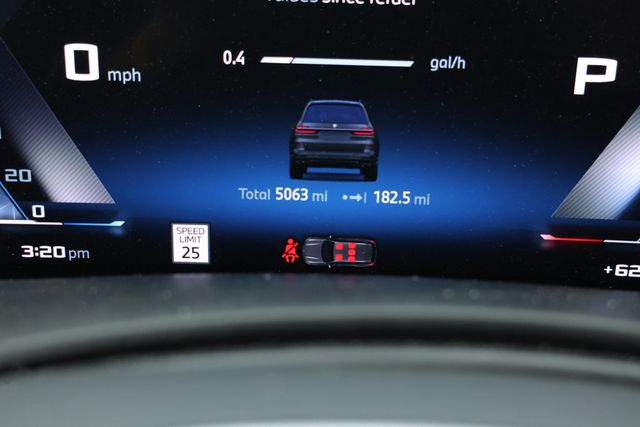 2025 BMW X7 M60i SAV w/ Driving Assistance Professional & Executive Packages - 22931500 - 12