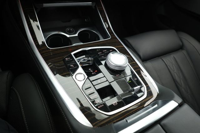 2025 BMW X7 M60i SAV w/ Driving Assistance Professional & Executive Packages - 22931500 - 13