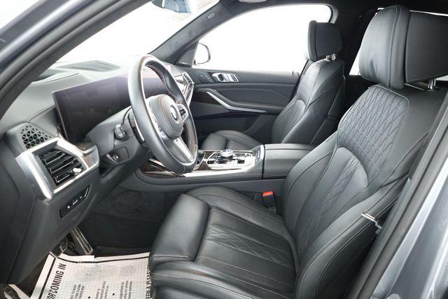 2025 BMW X7 M60i SAV w/ Driving Assistance Professional & Executive Packages - 22931500 - 17