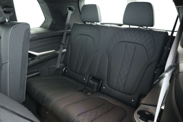 2025 BMW X7 M60i SAV w/ Driving Assistance Professional & Executive Packages - 22931500 - 19