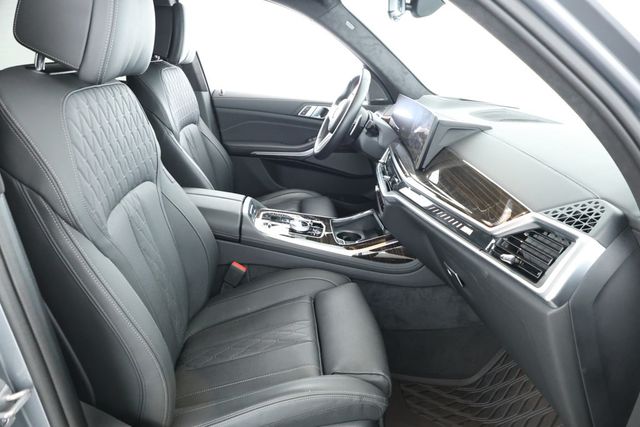 2025 BMW X7 M60i SAV w/ Driving Assistance Professional & Executive Packages - 22931500 - 22