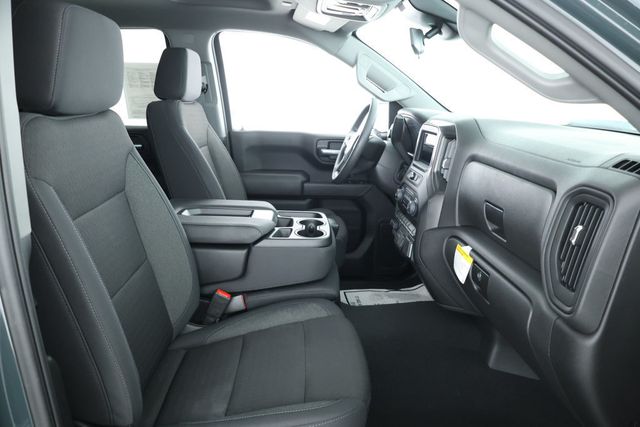 2025 Chevrolet Silverado 1500 4WD Crew Cab 147'' Custom Trail Boss w/ Dark Appearance Package - 22927494 - 21