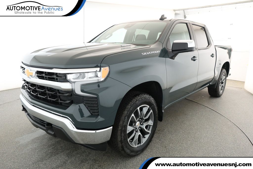 2025 Chevrolet Silverado 1500 4WD Crew Cab 147'' LT (2FL) with 20'' Aluminum Wheels - 22920608 | Video 1