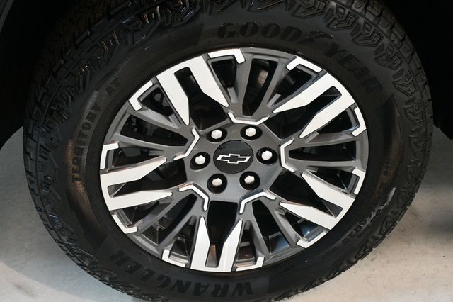 2025 Chevrolet Suburban 25 CHEVY SUBURBAN Z71 BLACK - 22934196 - 15