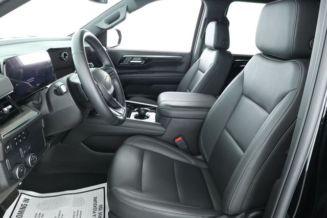 2025 Chevrolet Suburban 4dr LT with Comfort & Illumination Packages + Panoramic Sunroof - 22932721 - 19
