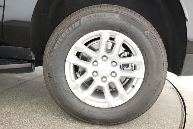 2025 Chevrolet Suburban 4dr LT with Comfort & Illumination Packages + Panoramic Sunroof - 22932721 - 6