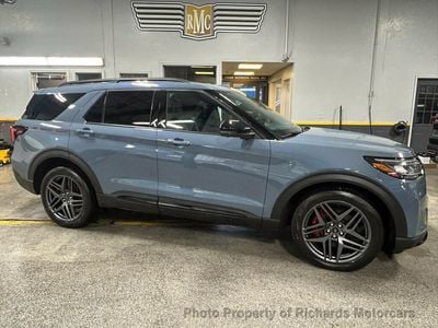 2025 Ford Explorer ST's photo