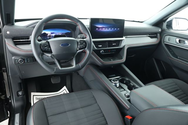 2025 Ford Explorer ST-Line 4WD with Premium Pkg, Twin Panel Moonroof & Street Pack - 22926733 - 10